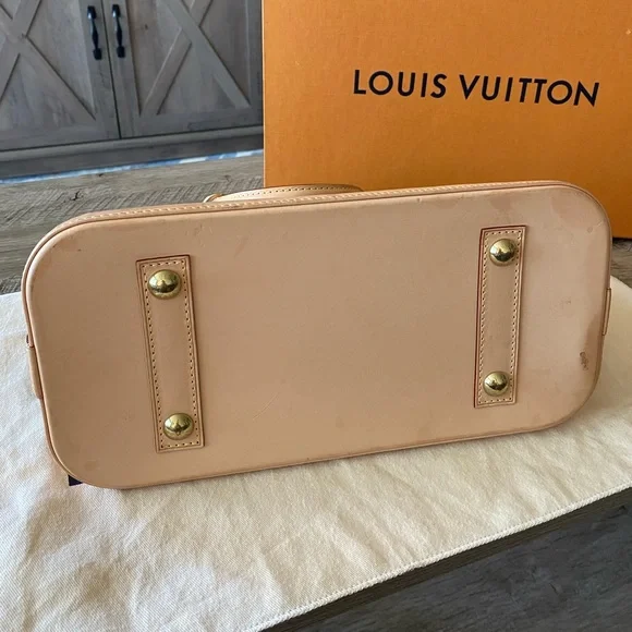 Louis Vuitton Alma - Picture 14 of 15